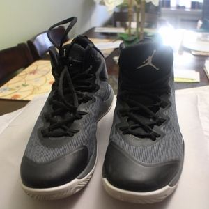 AIR JORDAN Black/whit Size 6Y (non marking ne marq
